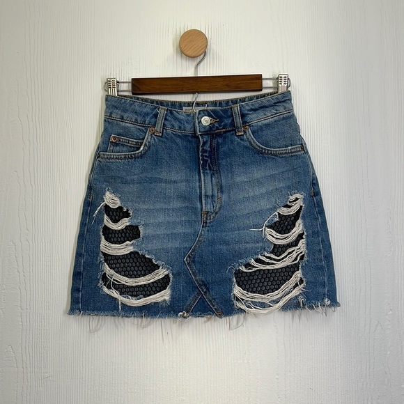 TopShop - Moto Black Fishnet Detail Stonewash Rip Distressed Mini Skirt Size 2 - Picture 1 of 12